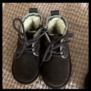 Ugg  Neumel size 8 Chocolate  Brown Kids Boots